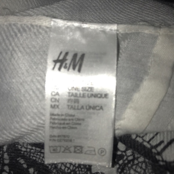 H&M infinity scarf - Picture 2 of 2